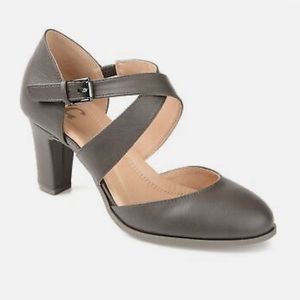 JOURNEE COLLECTION Womens Gray Strappy Ainsli Round Toe Block Heel Pumps